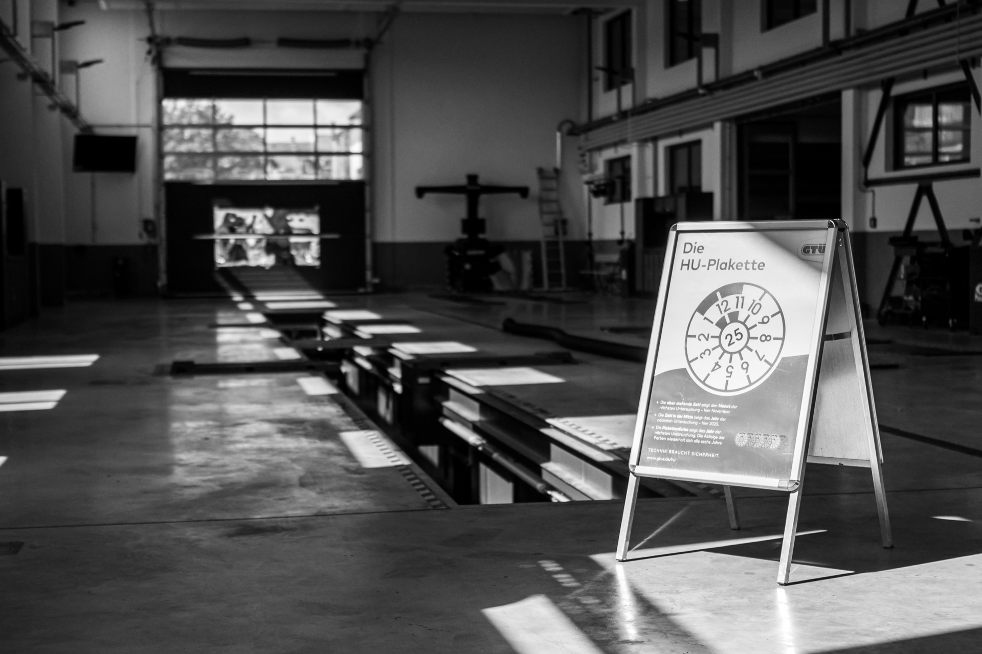 Prüfzentrum Plauen Abgas TÜV GTÜ Oldtimer Schadensgutachten Unfall TÜV-Plakette Unfallrekonstruktion Messtechnik