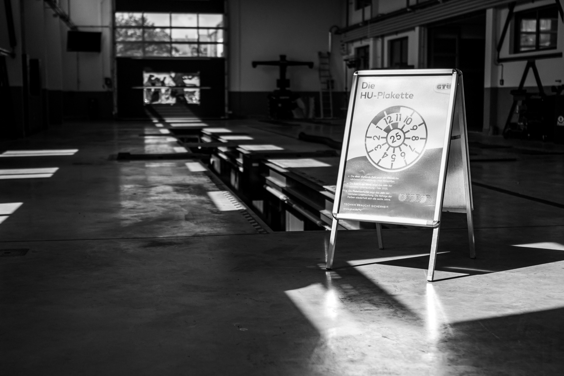 Prüfzentrum Plauen Abgas TÜV GTÜ Oldtimer Schadensgutachten Unfall TÜV-Plakette Unfallrekonstruktion Messtechnik