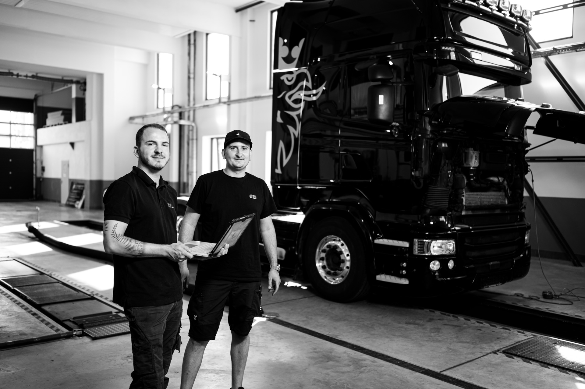 Prüfzentrum Plauen Abgas TÜV GTÜ Oldtimer Schadensgutachten Unfall TÜV-Plakette Unfallrekonstruktion Messtechnik