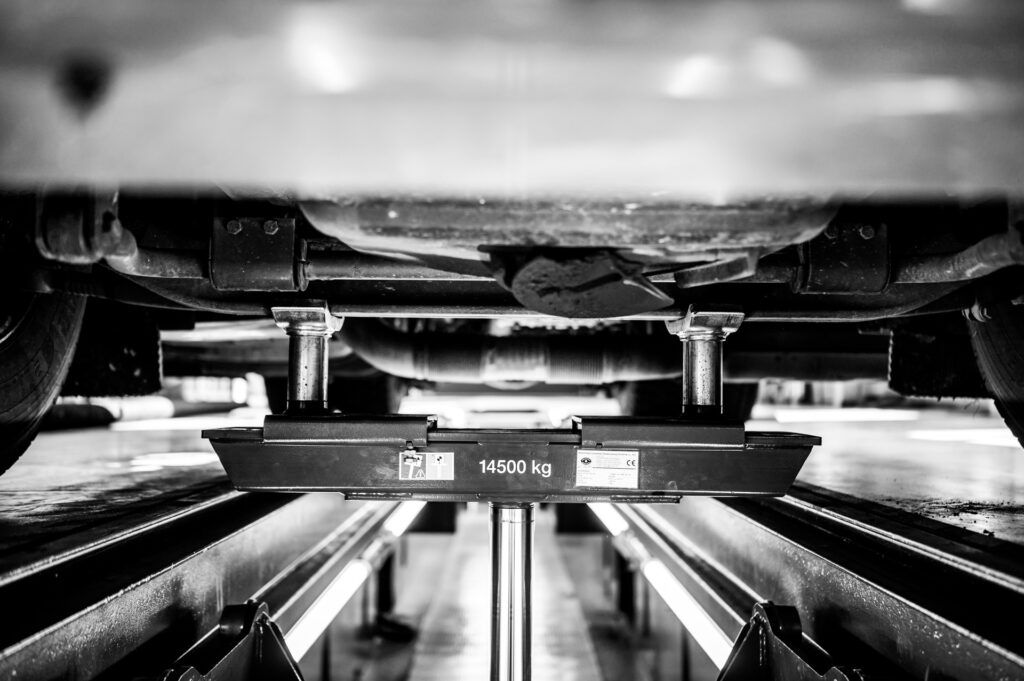 Prüfzentrum Plauen Abgas TÜV GTÜ Oldtimer Schadensgutachten Unfall TÜV-Plakette Unfallrekonstruktion Messtechnik