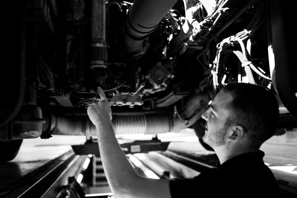 Prüfzentrum Plauen Abgas TÜV GTÜ Oldtimer Schadensgutachten Unfall TÜV-Plakette Unfallrekonstruktion Messtechnik