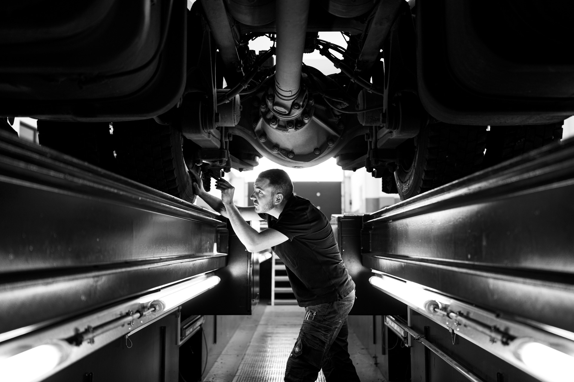 Prüfzentrum Plauen Abgas TÜV GTÜ Oldtimer Schadensgutachten Unfall TÜV-Plakette Unfallrekonstruktion Messtechnik