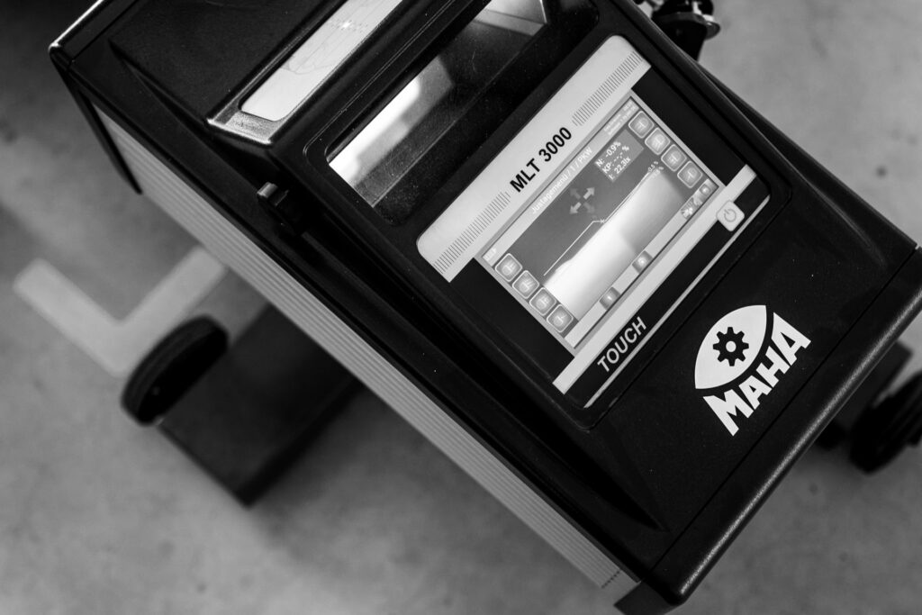 Prüfzentrum Plauen Abgas TÜV GTÜ Oldtimer Schadensgutachten Unfall TÜV-Plakette Unfallrekonstruktion Messtechnik