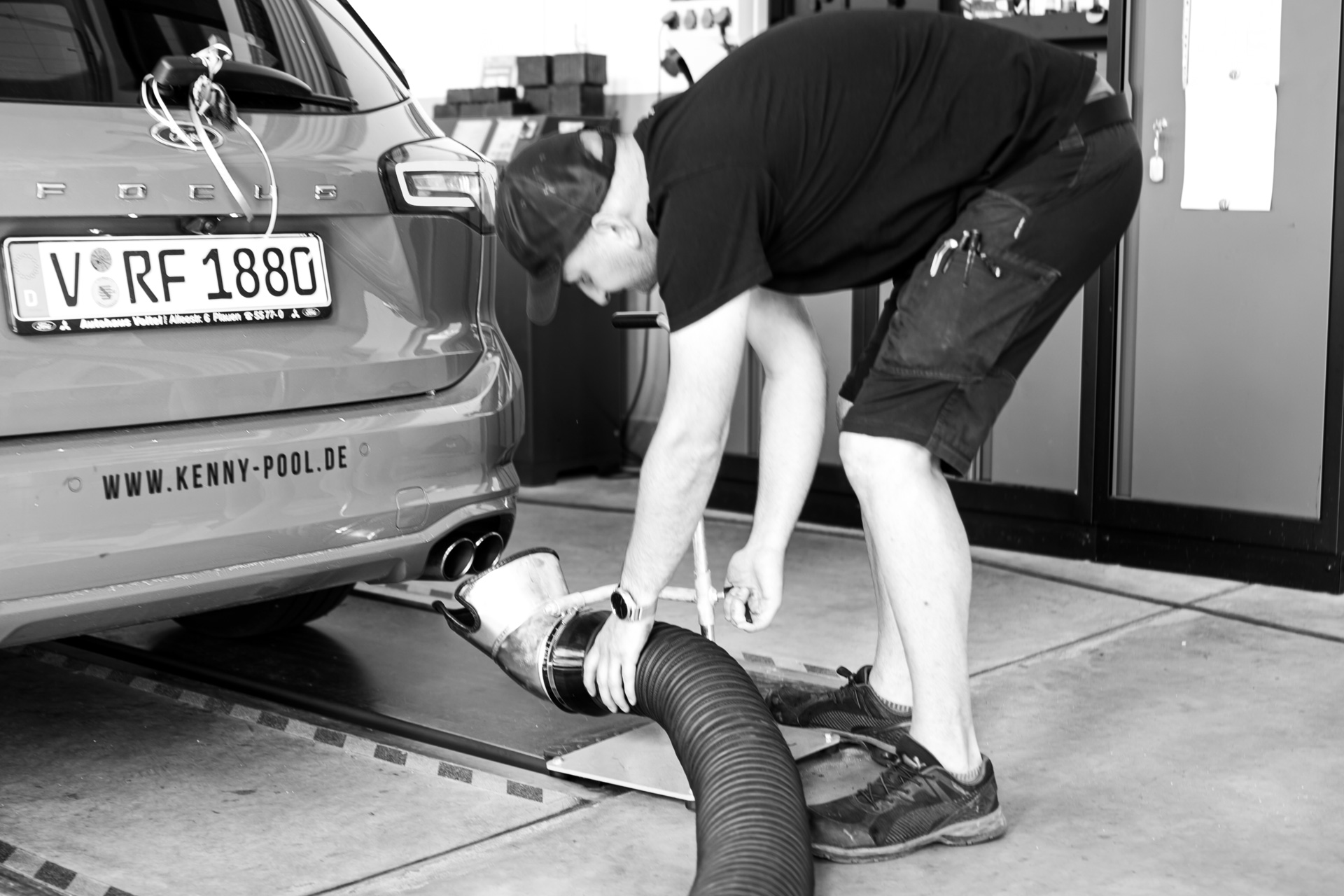 Prüfzentrum Plauen Abgas TÜV GTÜ Oldtimer Schadensgutachten Unfall TÜV-Plakette Unfallrekonstruktion Messtechnik