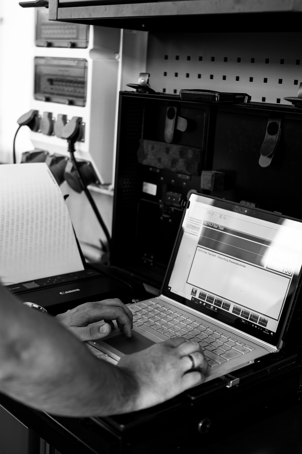 Prüfzentrum Plauen Abgas TÜV GTÜ Oldtimer Schadensgutachten Unfall TÜV-Plakette Unfallrekonstruktion Messtechnik