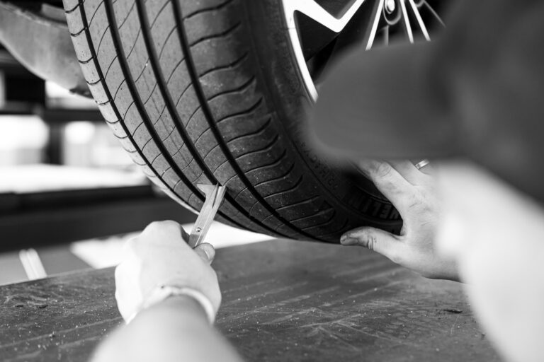 Prüfzentrum Plauen Abgas TÜV GTÜ Oldtimer Schadensgutachten Unfall TÜV-Plakette Unfallrekonstruktion Messtechnik