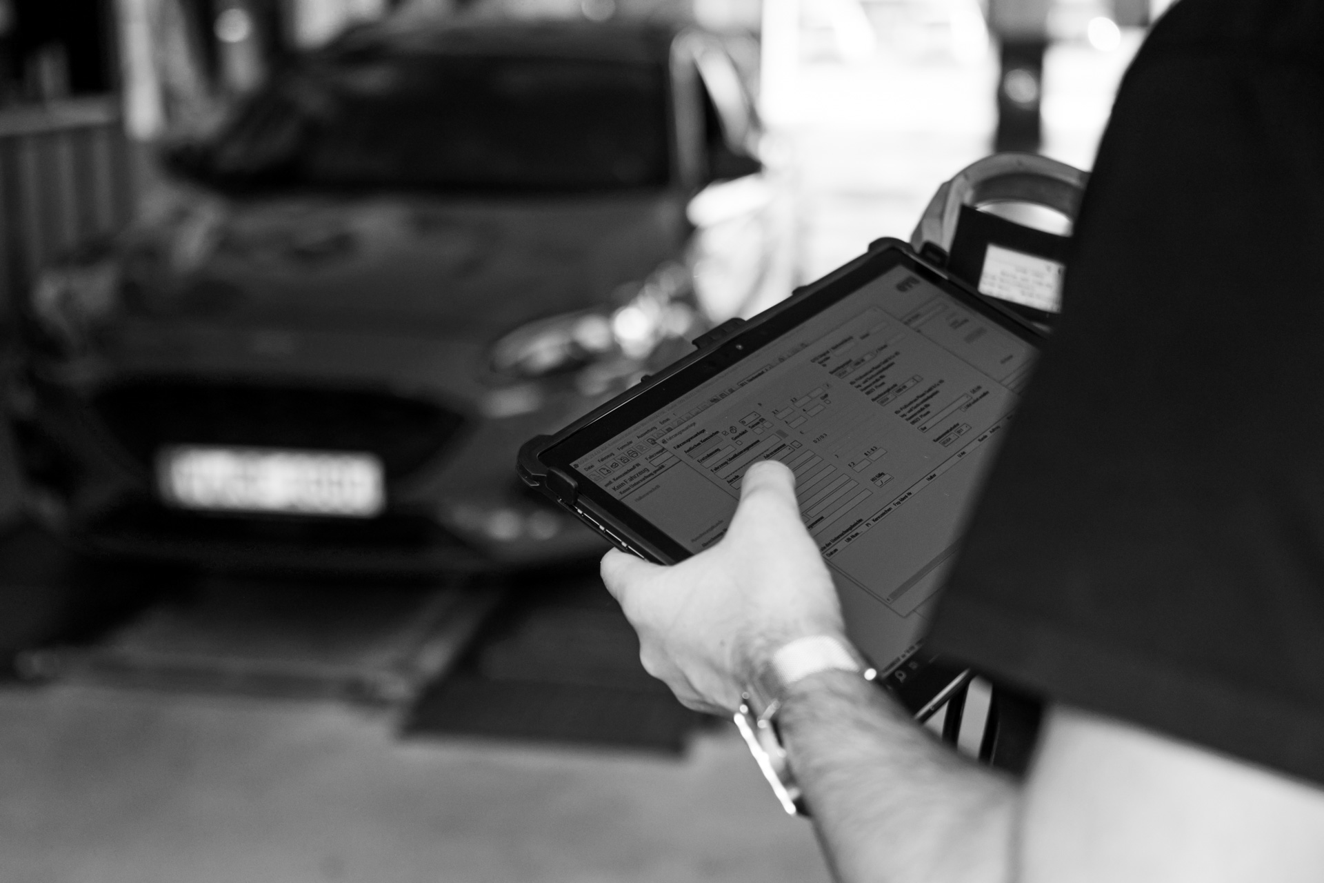 Prüfzentrum Plauen Abgas TÜV GTÜ Oldtimer Schadensgutachten Unfall TÜV-Plakette Unfallrekonstruktion Messtechnik