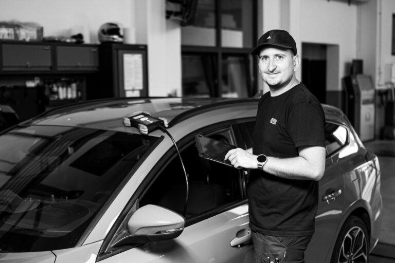 Prüfzentrum Plauen Abgas TÜV GTÜ Oldtimer Schadensgutachten Unfall TÜV-Plakette Unfallrekonstruktion Messtechnik