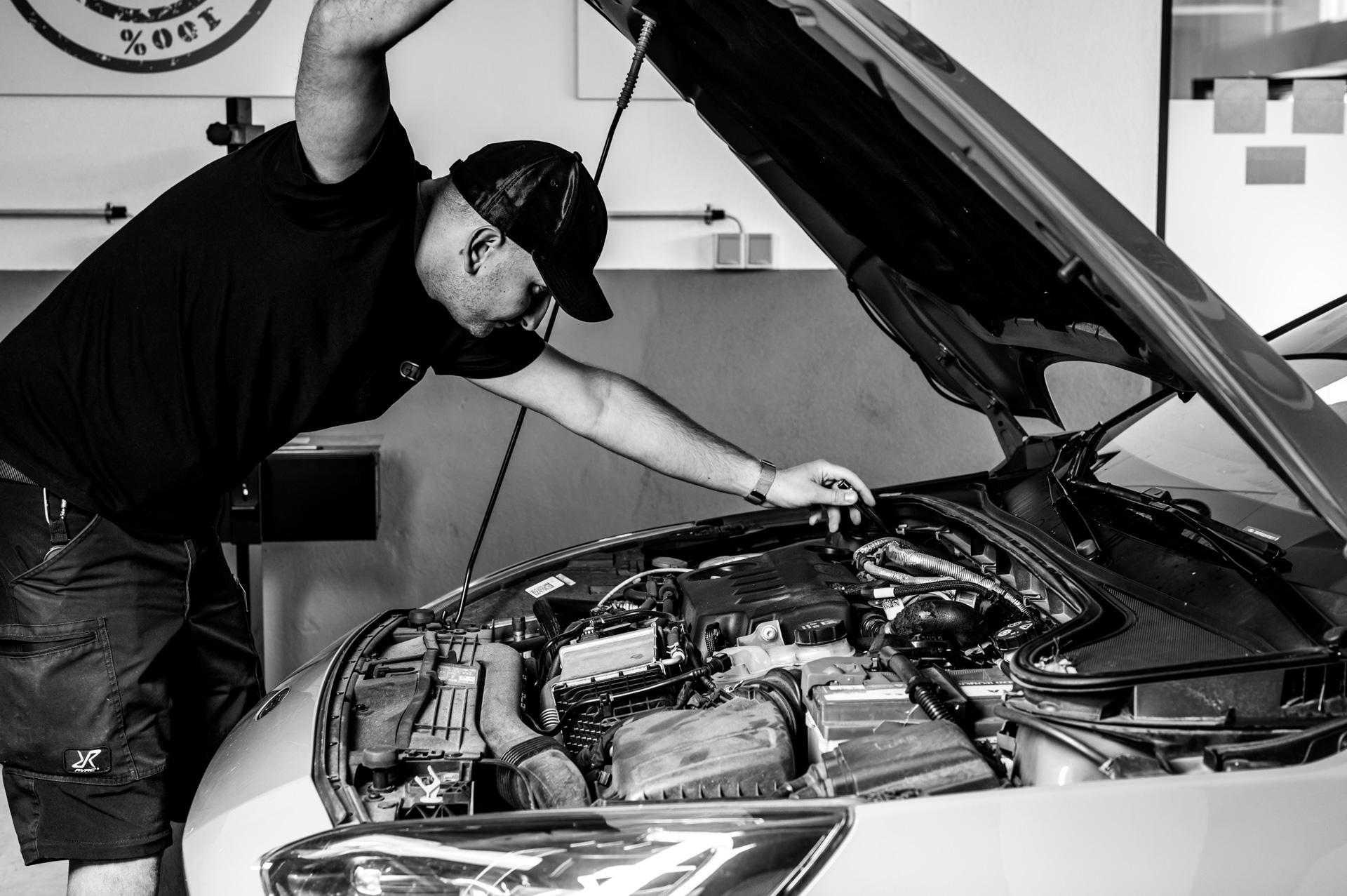 Prüfzentrum Plauen Abgas TÜV GTÜ Oldtimer Schadensgutachten Unfall TÜV-Plakette Unfallrekonstruktion Messtechnik